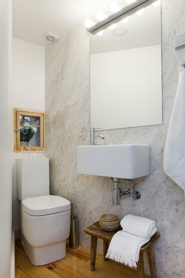 Alfama Sophisticate Flat With Balconies 2bedrs 2baths & Ac In 19th Century Building Historic Center Lejlighed
